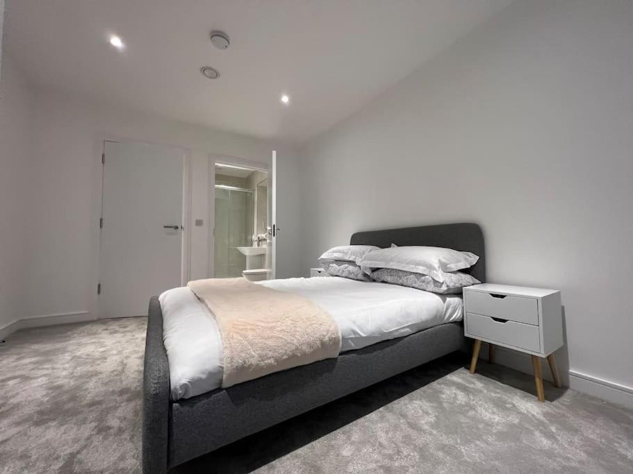 2 Bed Penthouse Style Apartment London Kültér fotó