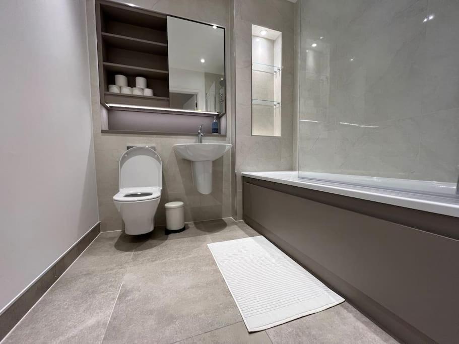 2 Bed Penthouse Style Apartment London Kültér fotó