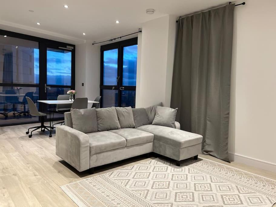 2 Bed Penthouse Style Apartment London Kültér fotó
